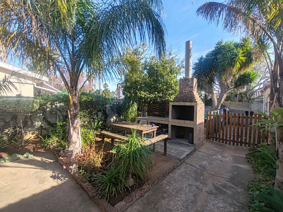 5 Bedroom Property for Sale in Campher Park Eastern Cape